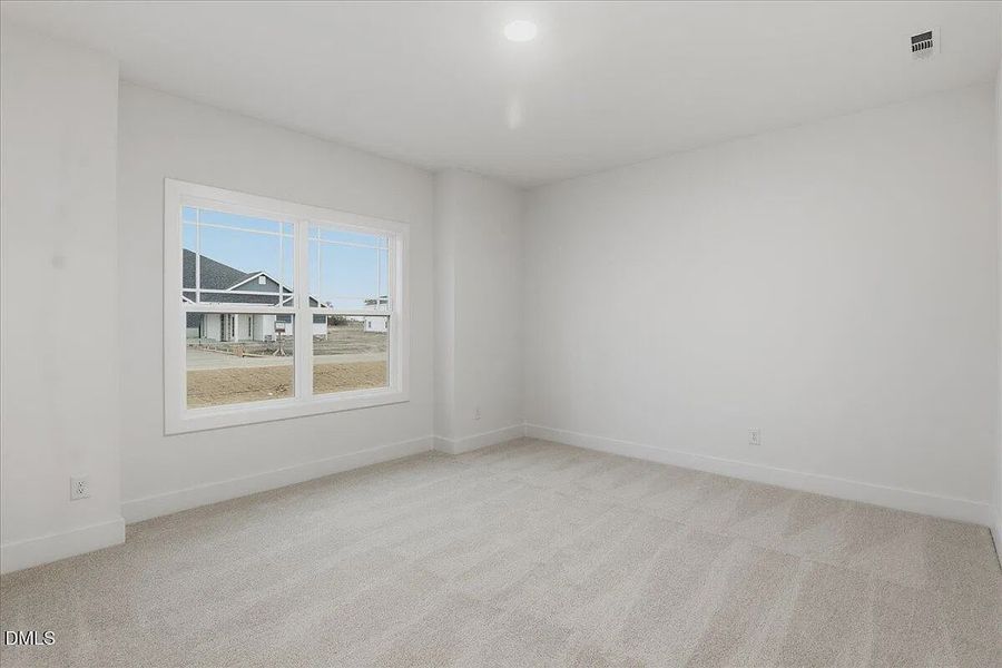 Spacious, unfurnished interior of a new home in Jackson Ridge, Pikeville (Image 16).