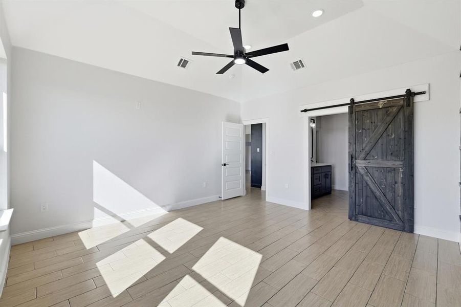 Spacious, unfurnished interior of a new home in , Sanger (Image 18).