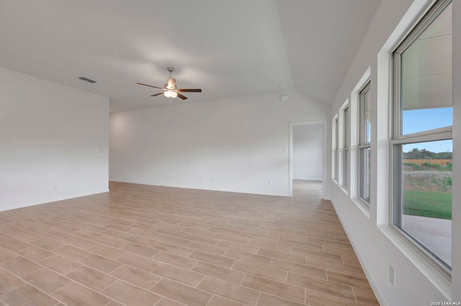 Spacious, unfurnished interior of a new home in Chaparral Ranch, Floresville (Image 38).