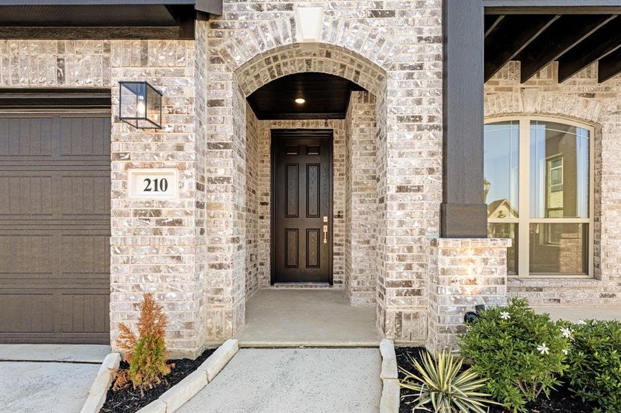 Exterior details and patio area of a home in Sunset Ridge, Alvarado (Image 25).