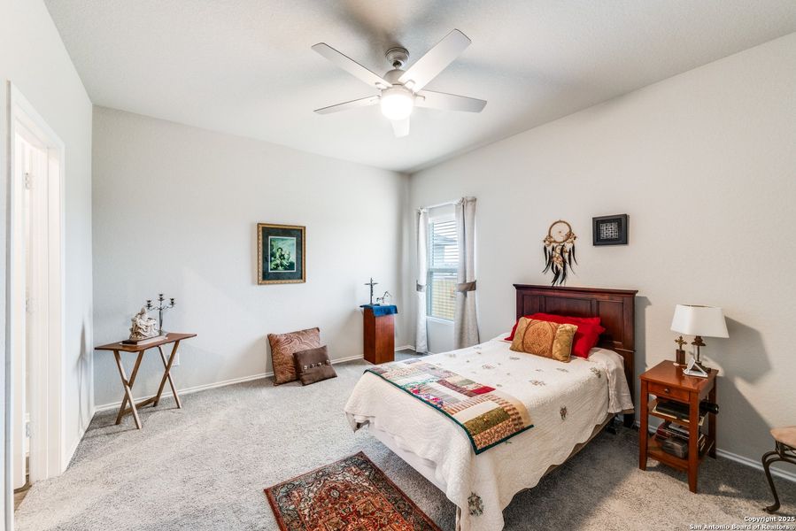 Furnished interior view inside a new home in Legend Pond, New Braunfels (Image 5).