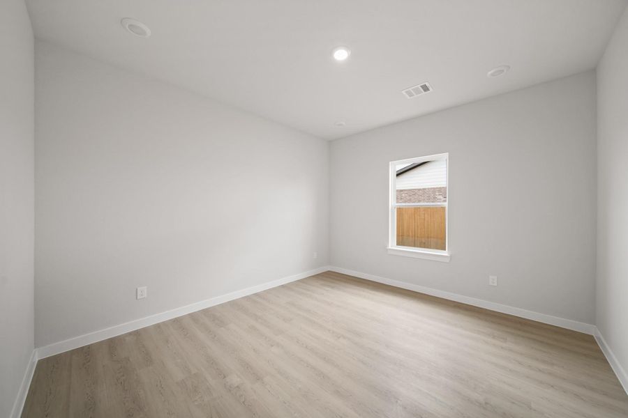 Spacious, unfurnished interior of a new home in Bayou Bend, Angleton (Image 14). Spacious, unfurnished interior of a new home in Bayou Bend, Angleton (Image 14).