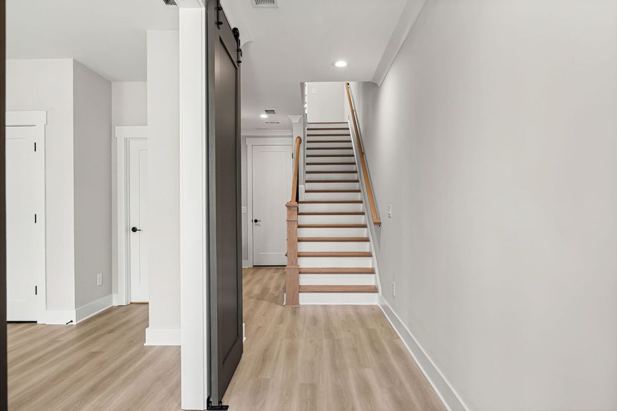 Spacious, unfurnished interior of a new home in Devin's Shire, Kennesaw (Image 5).