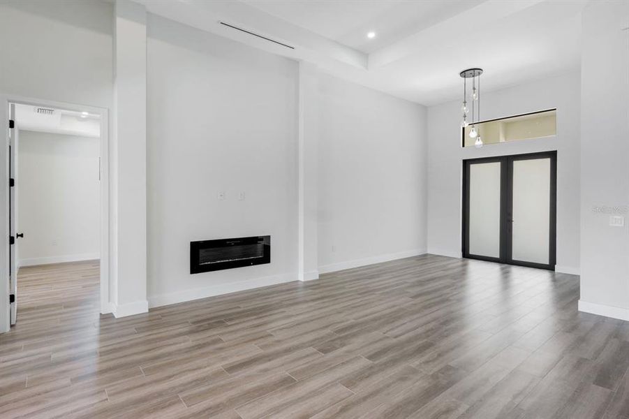 Spacious, unfurnished interior of a new home in , Port Charlotte (Image 23).