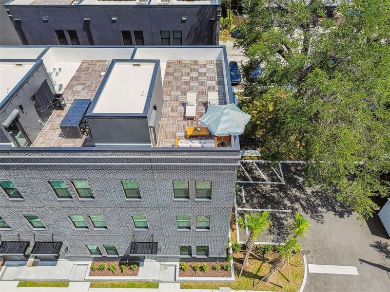 Condo located in Tampa, FL showcasing its design and architecture (Image 35).