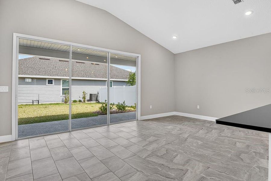 Spacious, unfurnished interior of a new home in Colbert Landings, Palm Coast (Image 14).