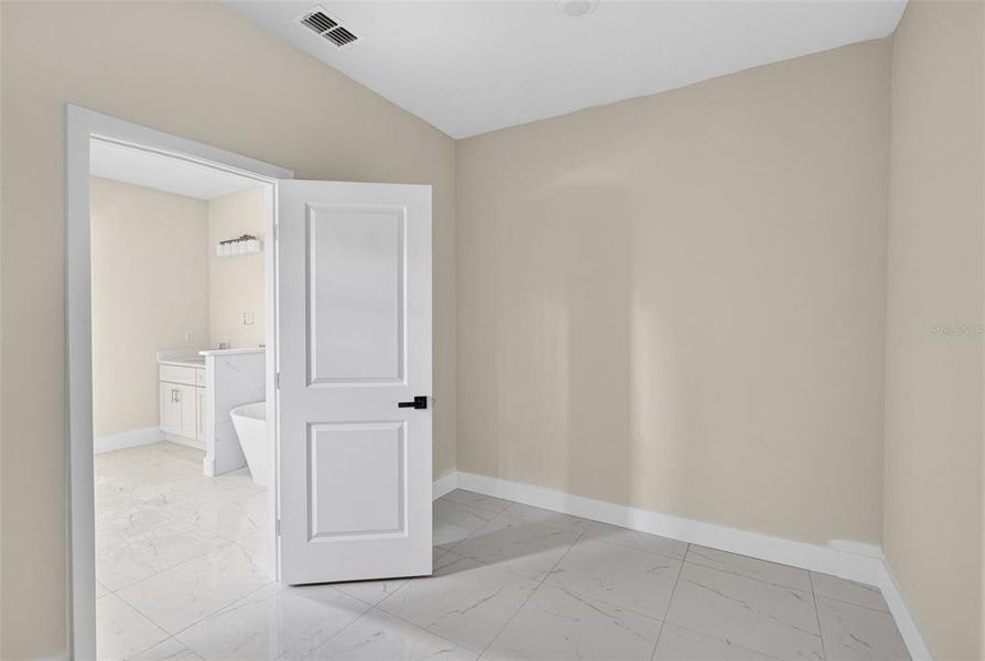 Spacious, unfurnished interior of a new home in , Port Charlotte (Image 14).