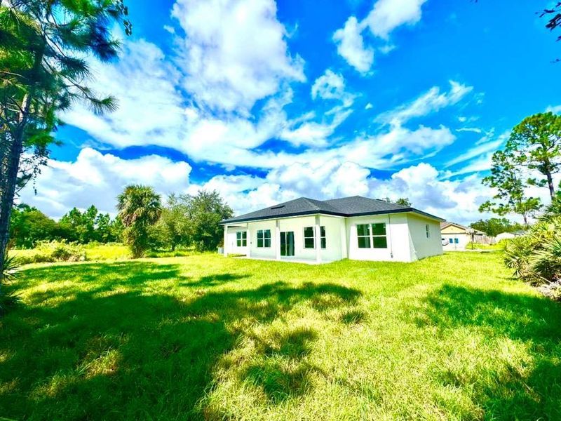 Exterior details and patio area of a home in , Palm Bay (Image 30).