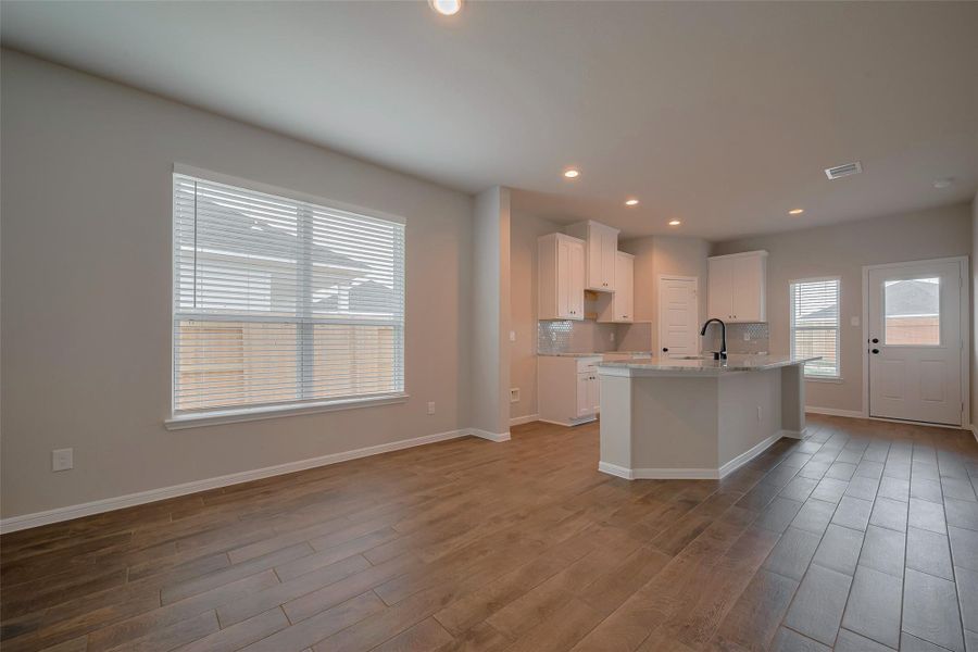 Spacious, unfurnished interior of a new home in Woodland Lakes, Huffman (Image 33).