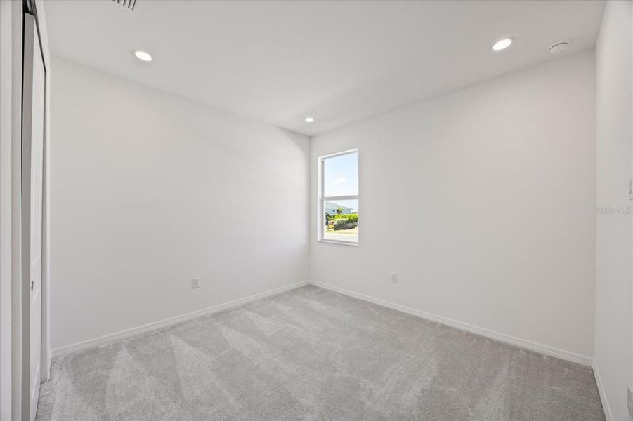 Spacious, unfurnished interior of a new home in , Punta Gorda (Image 19).