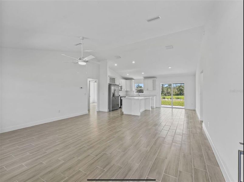 Spacious, unfurnished interior of a new home in , Ocala (Image 25).