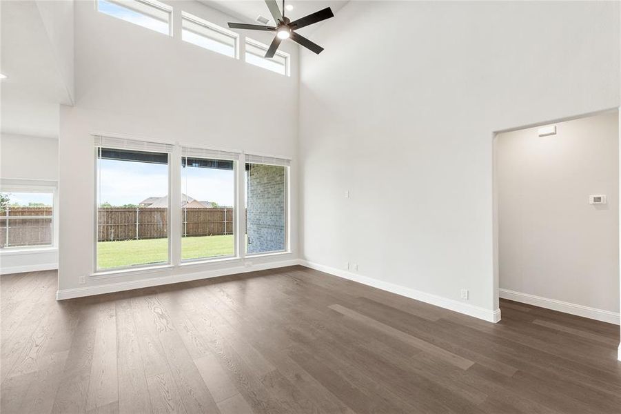 Spacious, unfurnished interior of a new home in Chaparral Park, Oak Point (Image 16). Spacious, unfurnished interior of a new home in Chaparral Park, Oak Point (Image 16).