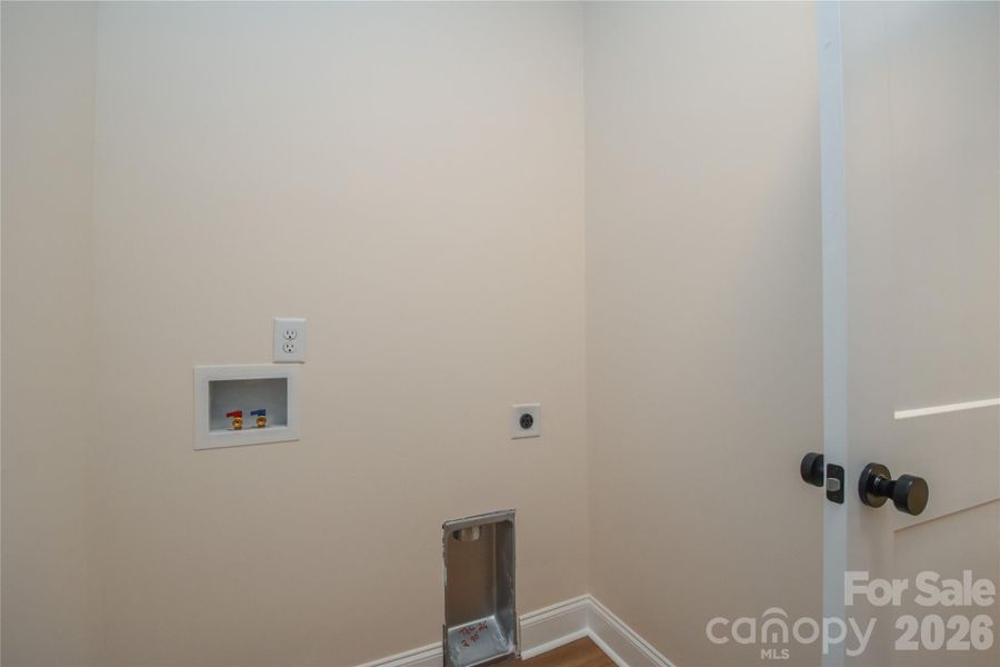 Spacious, unfurnished interior of a new home in , Catawba (Image 23).