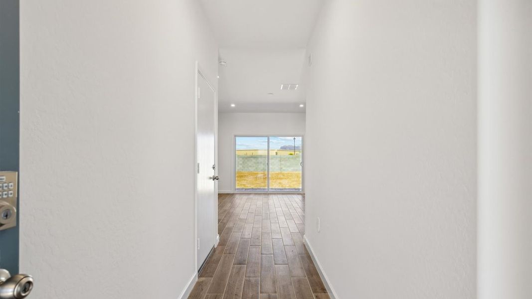 Spacious, unfurnished interior of a new home in Entrada Del Oro, Gold Canyon (Image 17).