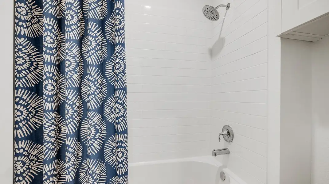 Pic EI Bath2 Bath Tub Tile Surround F1 020226