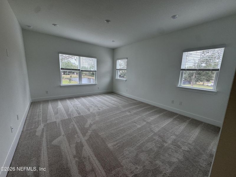 Spacious, unfurnished interior of a new home in Pirates Bluff, Yulee (Image 7).