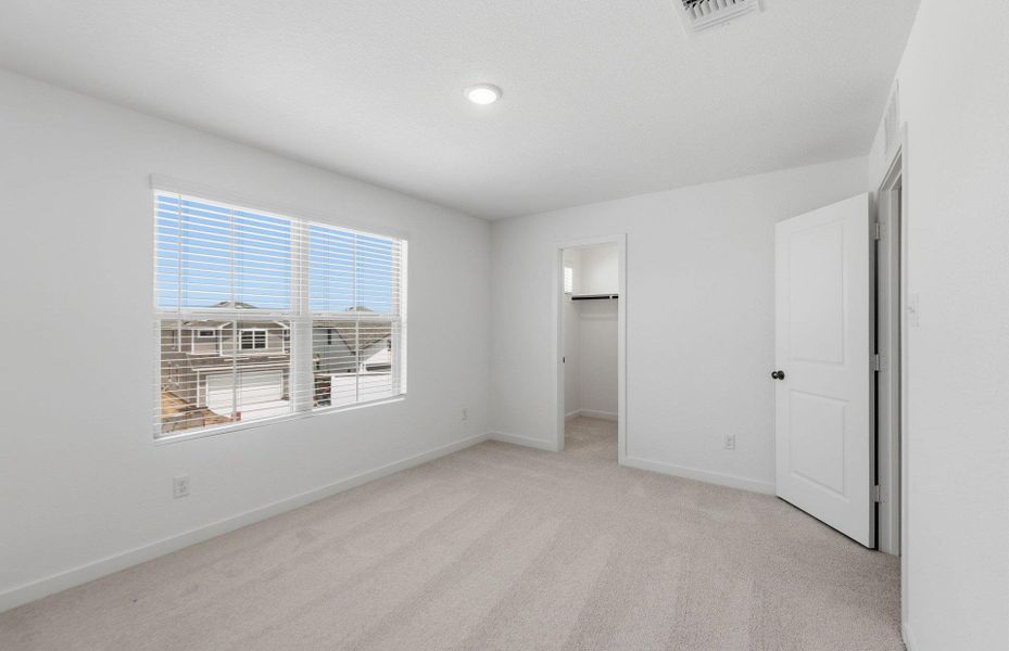 Spacious, unfurnished interior of a new home in Sonterra, Jarrell (Image 25).