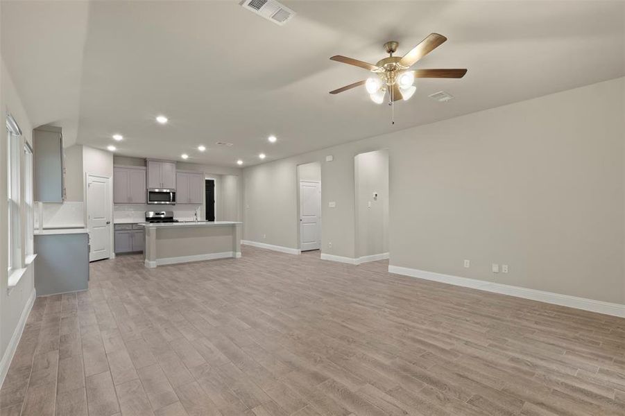 Spacious, unfurnished interior of a new home in , Anna (Image 19).