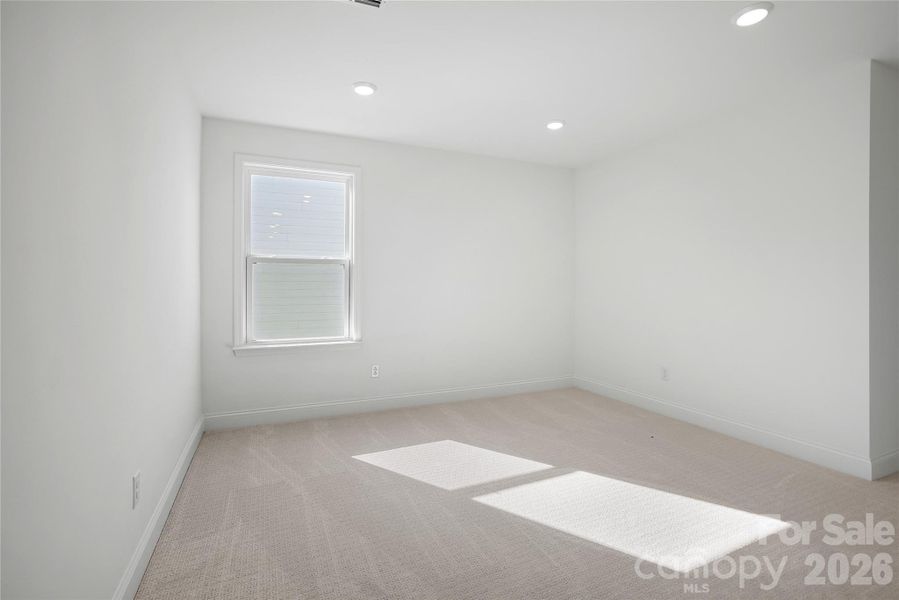Spacious, unfurnished interior of a new home in Forest Creek, Waxhaw (Image 32).