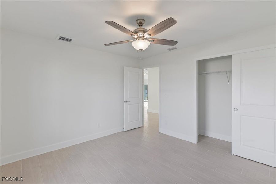 Spacious, unfurnished interior of a new home in Cape Coral, Cape Coral (Image 23).