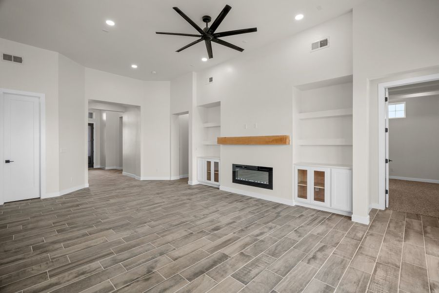 Representative unfurnished interior of a home built from the Scottsdale by LEH. Homes in Verdancia, El Paso (Image 88).