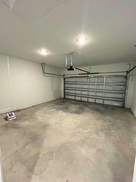 Spacious, unfurnished interior of a new home in , Davenport (Image 10).