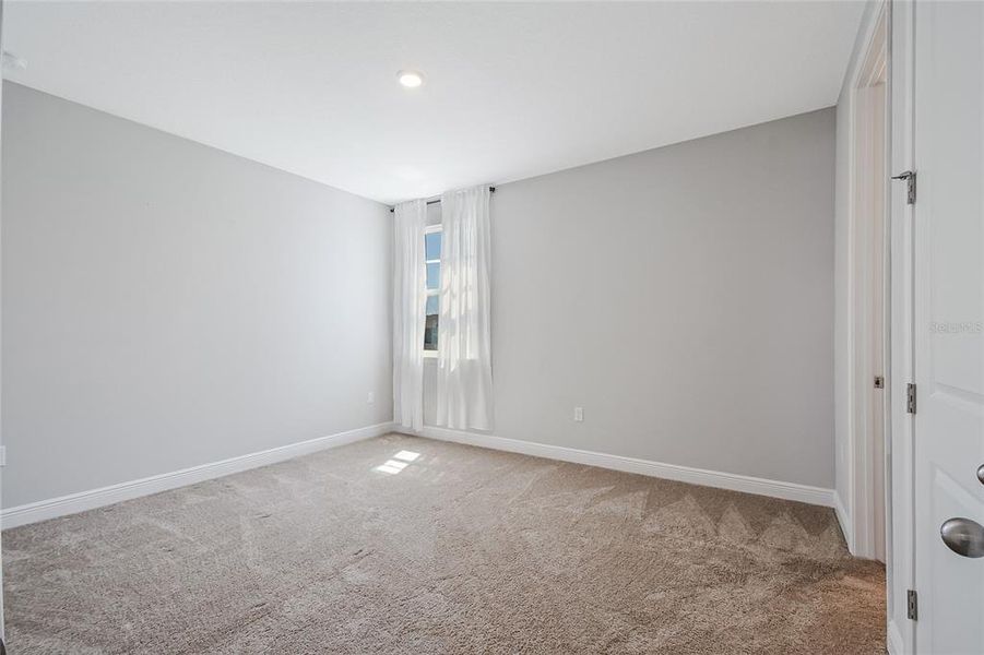 Spacious, unfurnished interior of a new home in , Orlando (Image 23).