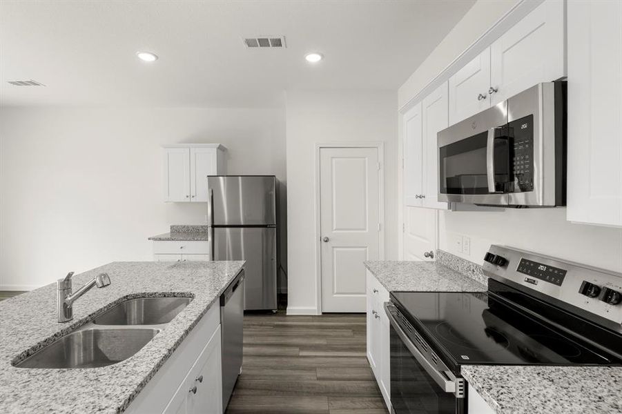 10. 14152 Donahue - Kitchen (4)