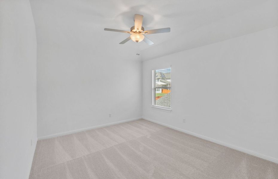 Spacious, unfurnished interior of a new home in Bluffview Reserve, Leander (Image 25).