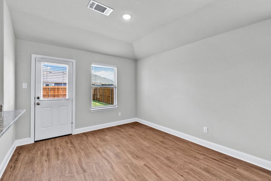 Spacious, unfurnished interior of a new home in Stonecreek, Sulphur Springs (Image 20).
