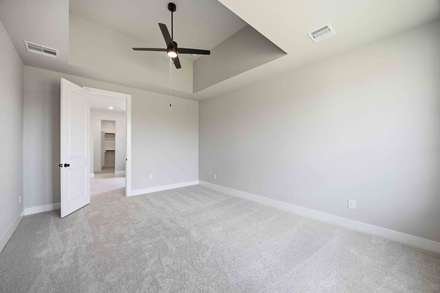 Spacious, unfurnished interior of a new home in Sunterra 50s, Katy (Image 40).