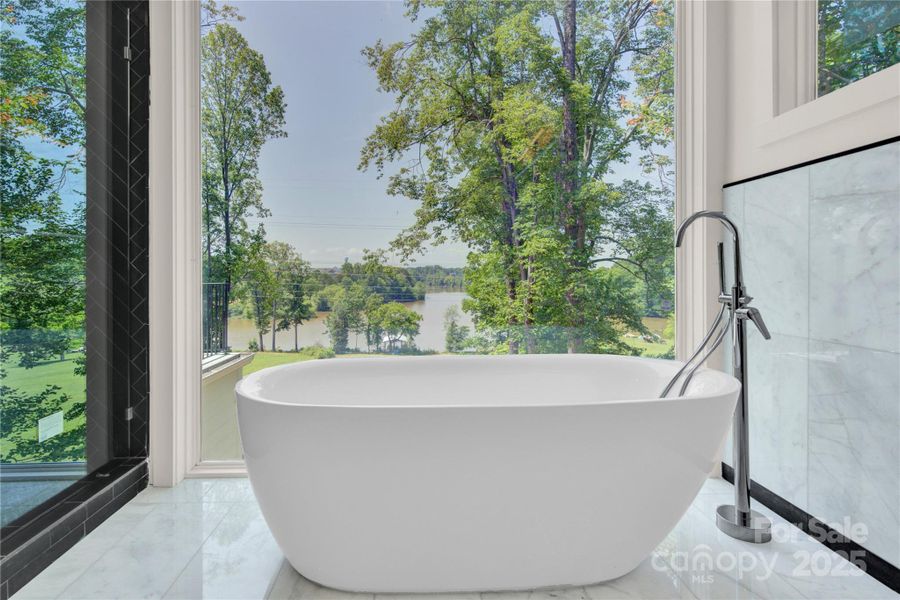 Soaking tub overlooking the lake Soaking tub overlooking the lake