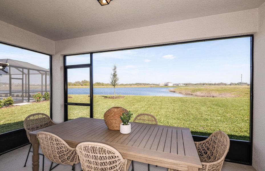 Screened-in Covered Lanai