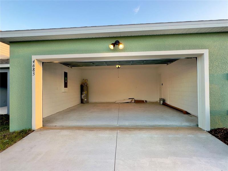 Exterior details and patio area of a home in Parkside Trails, Clermont (Image 23).