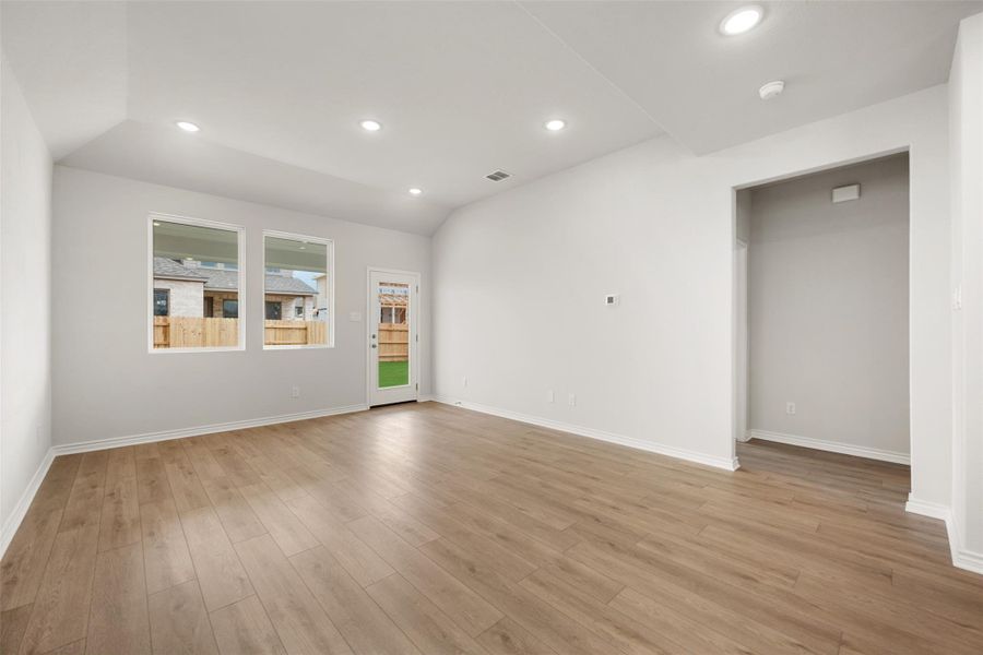 Representative images and renderings are for illustrative purposes. Actual structural options and design finishes of home may vary. Representative images and renderings are for illustrative purposes. Actual structural options and design finishes of home may vary.