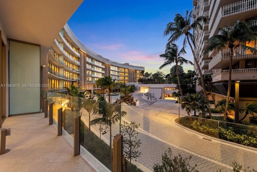 Condo located in Miami, FL showcasing its design and architecture (Image 34).