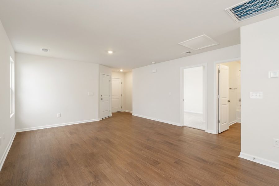 Spacious, unfurnished interior of a new home in Evergreen, Spartanburg (Image 10). Spacious, unfurnished interior of a new home in Evergreen, Spartanburg (Image 10).