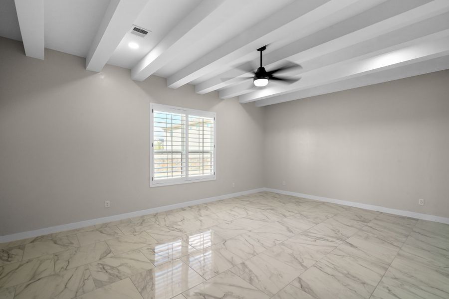 Spacious, unfurnished interior of a new home in Verdancia, El Paso (Image 33).