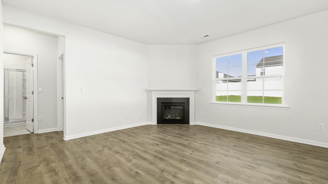 Spacious, unfurnished interior of a new home in Cambridge Park, Mebane (Image 9).