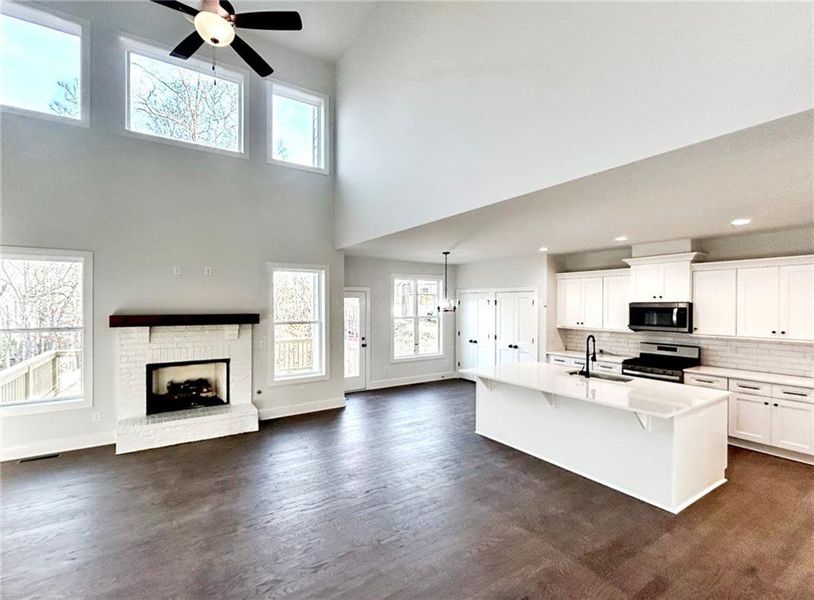 Furnished interior view inside a new home in , Waleska (Image 4).