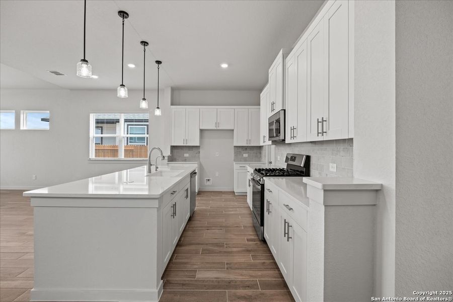 Furnished interior view inside a new home in Stream Waters, Seguin (Image 10). Furnished interior view inside a new home in Stream Waters, Seguin (Image 10).
