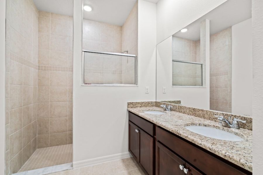 Furnished interior view inside a new home in Cape Coral, Cape Coral (Image 6).