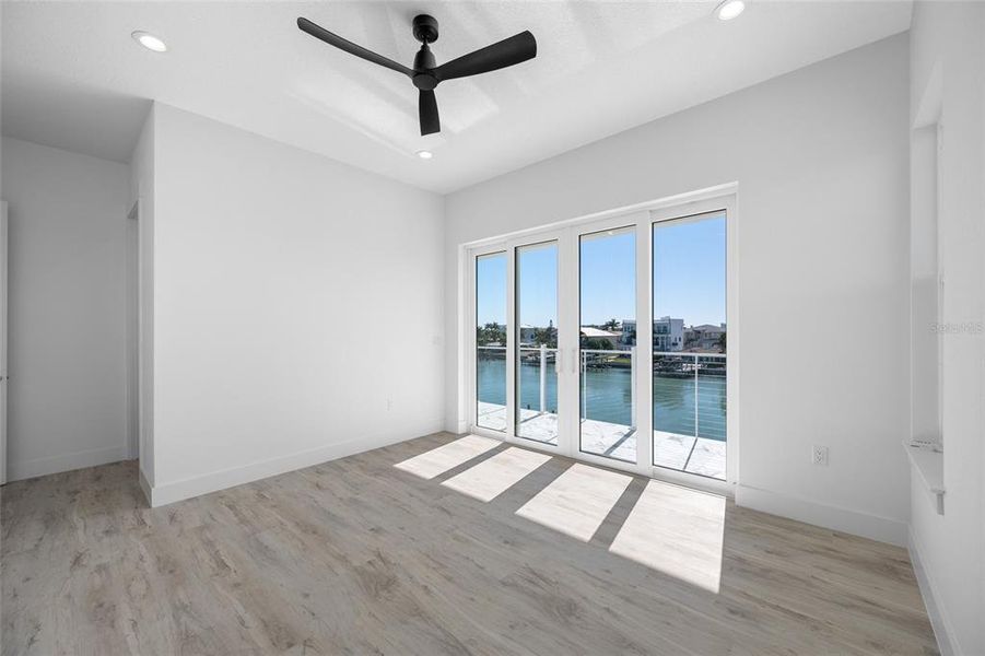 Spacious, unfurnished interior of a new home in , Treasure Island (Image 22).