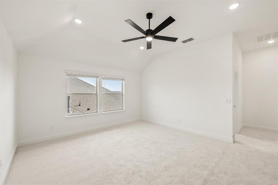 Spacious, unfurnished interior of a new home in Terracina, Rockwall (Image 33). Spacious, unfurnished interior of a new home in Terracina, Rockwall (Image 33).
