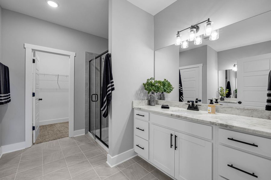 Representative furnished interior of a home built from the Colin by Horizon Construction and Development in The Village at Bonnie Oaks, Lebanon (Image 13).