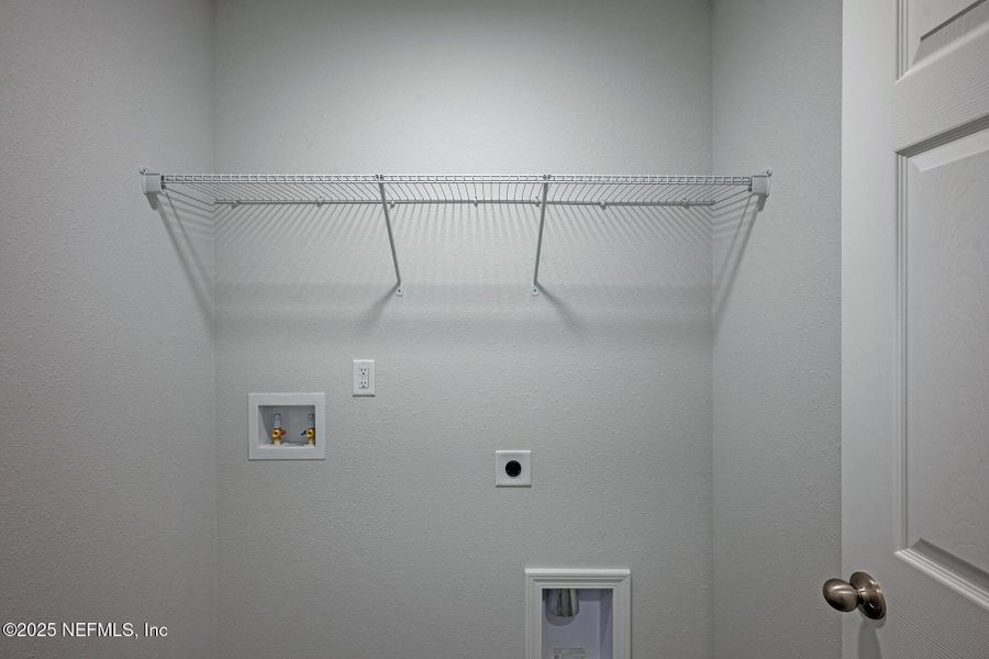 Spacious, unfurnished interior of a new home in , Jacksonville (Image 18).