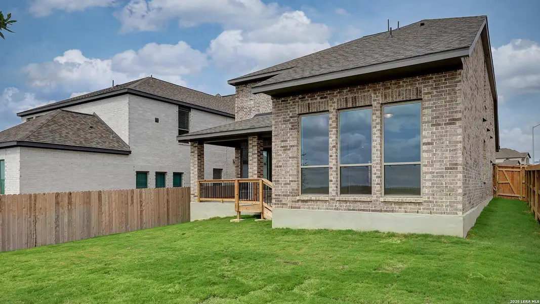 Exterior details and patio area of a home in Briggs Ranch, San Antonio (Image 27).