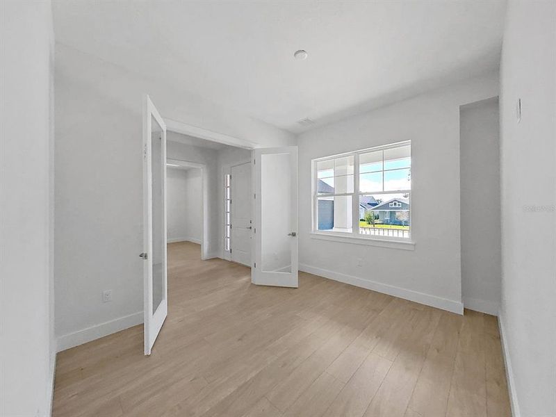 Spacious, unfurnished interior of a new home in Southern Hills Plantation, Brooksville (Image 40).