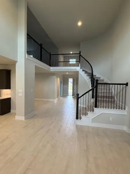 Spacious, unfurnished interior of a new home in Barton Creek Ranch, Conroe (Image 11). Spacious, unfurnished interior of a new home in Barton Creek Ranch, Conroe (Image 11).