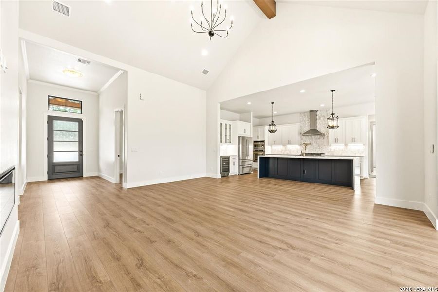 Spacious, unfurnished interior of a new home in , Canyon Lake (Image 30).